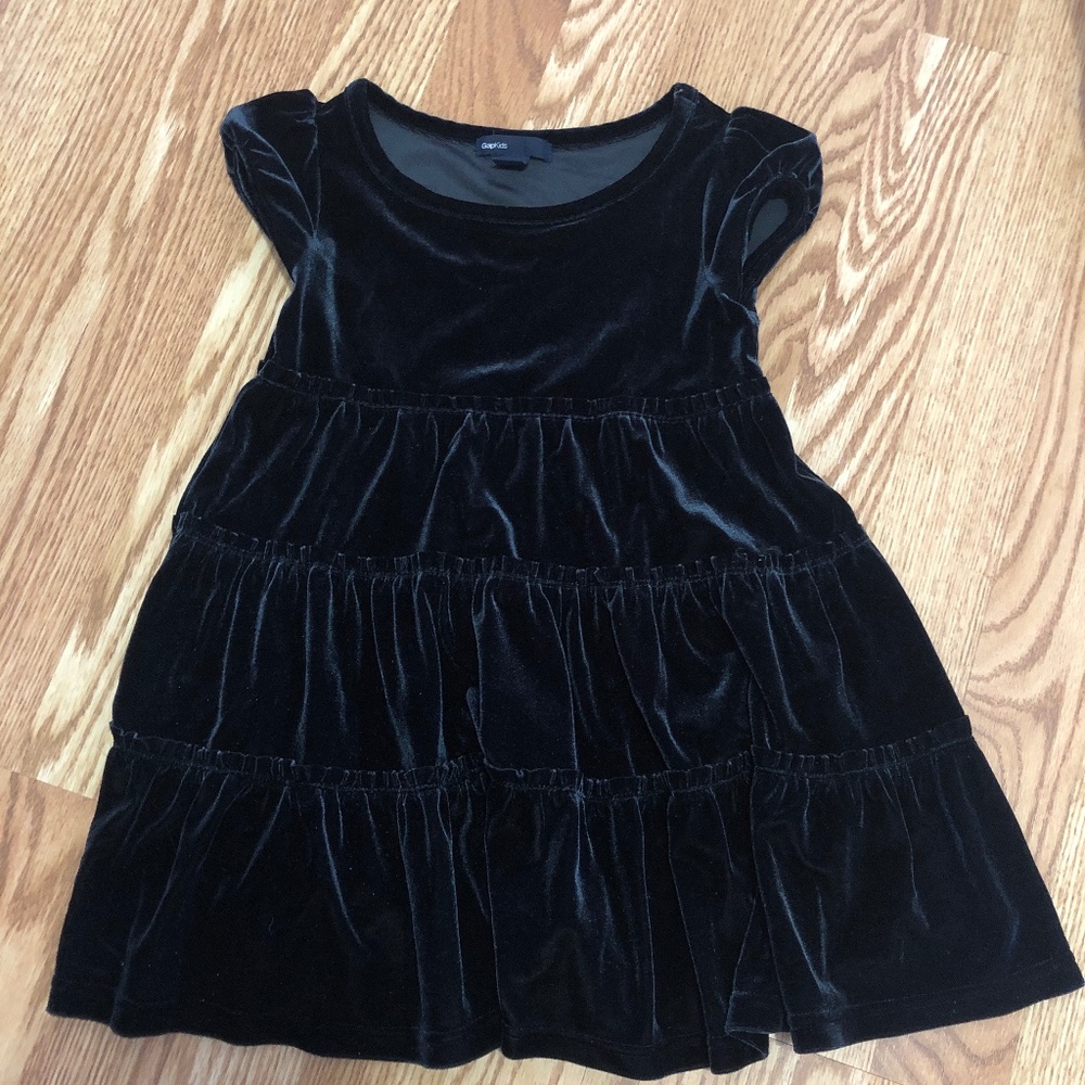Gap Black velvet dress-kids- size 4-5, xs